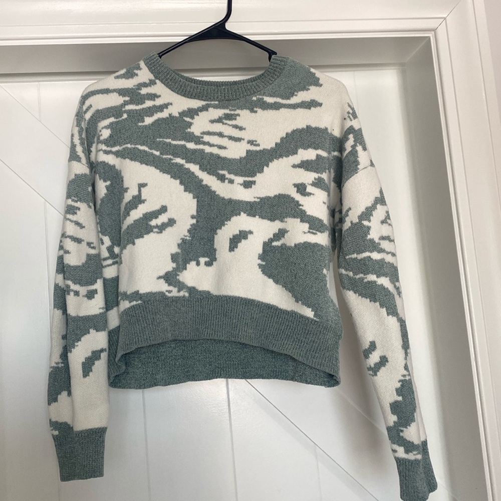 Green and white mid sweater